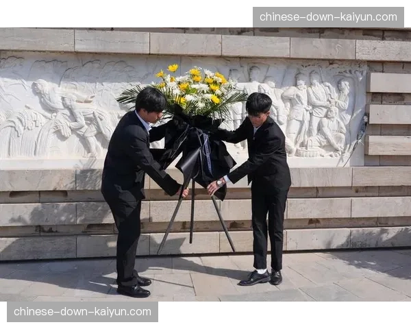 花絮：比赛前，两队为近日自然灾害的遇难者举行默哀仪式